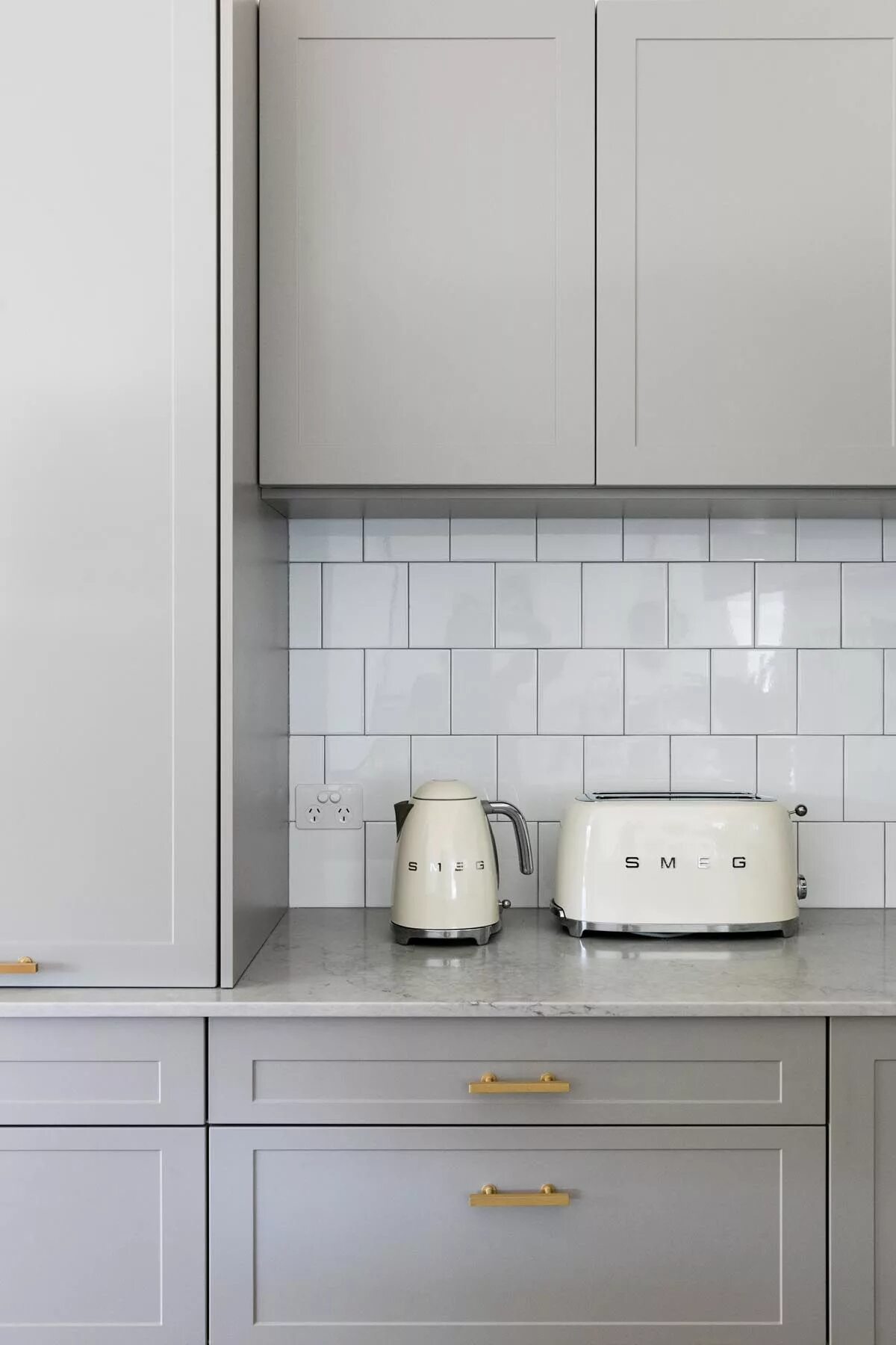 Ral 7044 серый шелк в интерьере Pin by kumatank on Kitchen Modern grey kitchen, Trendy kitchen, Grey kitchens
