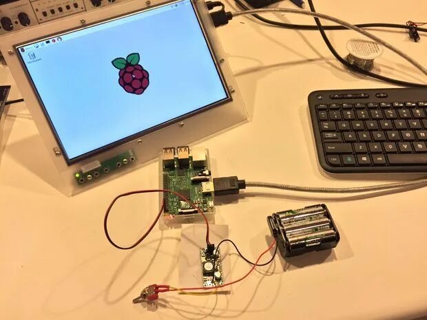 Raspberry подключение к компьютеру Raspberry Pi Powered by Batteries Raspberry pi, Raspberry computer, Raspberry