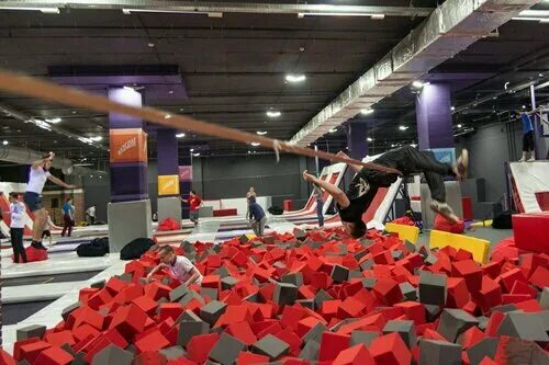 Razgon ул малышева 5 екатеринбург фото Photo: Razgon, trampoline center, Россия, Екатеринбург, улица Малышева, 5 - Yand