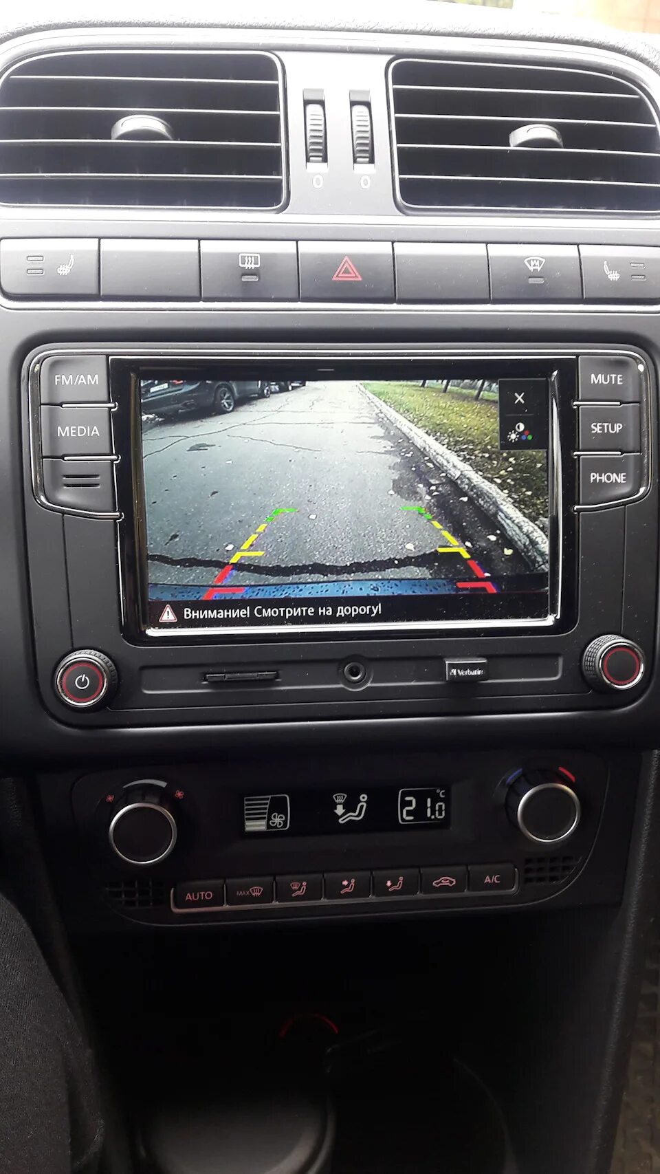 Rcd 330 подключение камеры RCD 330 + и камера заднего вида - Volkswagen Polo Sedan, 1,6 л, 2014 года автозв