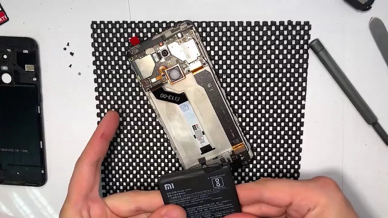 Redmi 5a замена аккумулятора самостоятельно Xiaomi Redmi 5 Plus - Замена Аккумулятора Разборка - YouTube