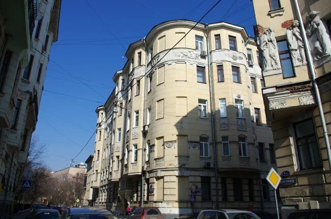 Regent плотников пер 12 москва фото Это был небольшой дом построенный в 1830 году фото