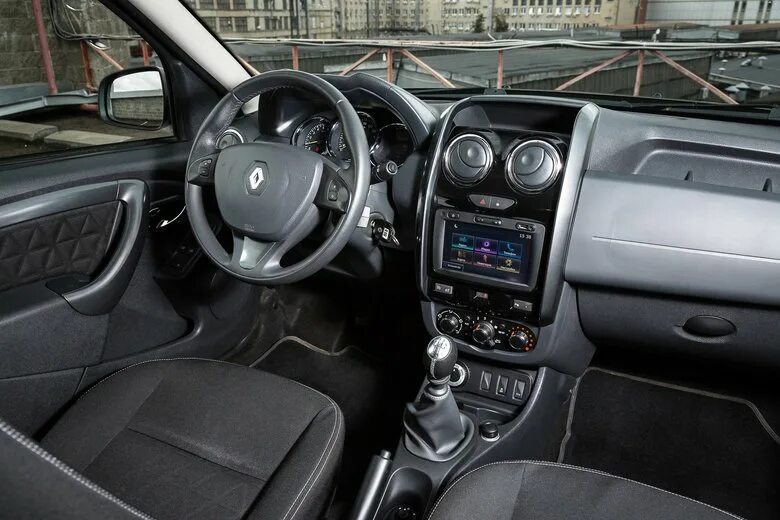 Renault фото салона Городские против деревенских. Renault Kaptur против Renault Duster