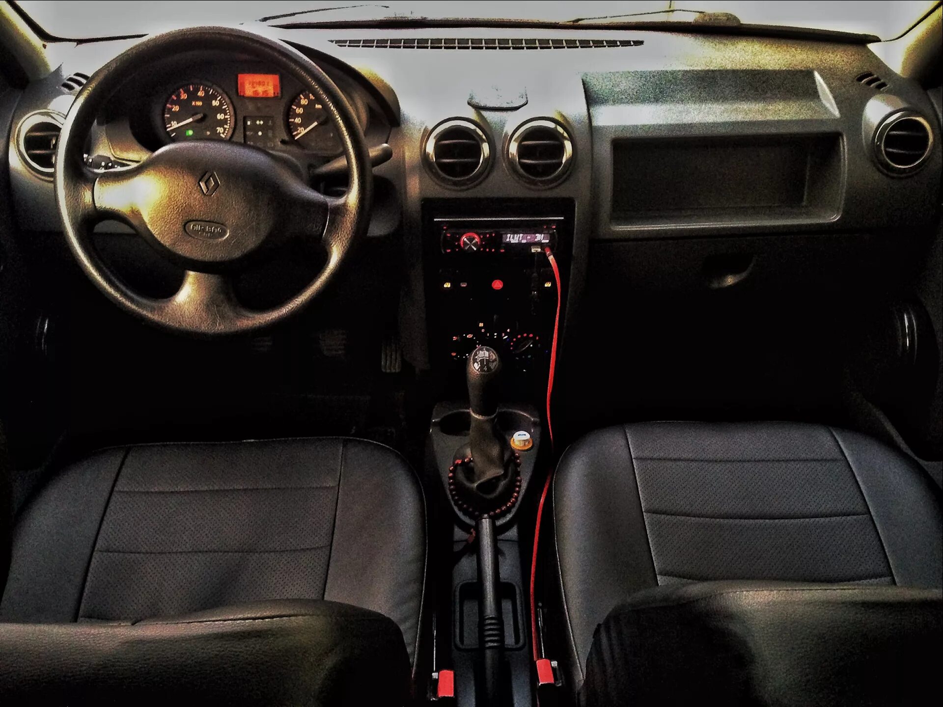 Renault logan 1 тюнинг салона Салон!старался без колхоза) - Renault Logan (1G), 1,4 л, 2008 года стайлинг DRIV