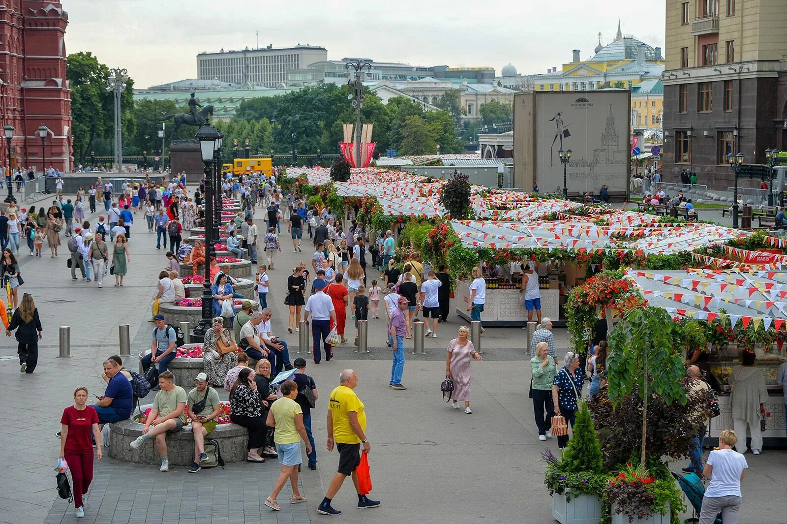Rendez vous москва манежная площадь фото Площадки фестиваля "Вкусы России" посетили более 1,6 миллиона москвичей и турист