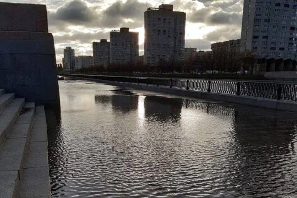 Restoclub наб реки смоленки 14 фото Река Смоленка вышла из берегов из-за шторма в Петербурге - KP.RU