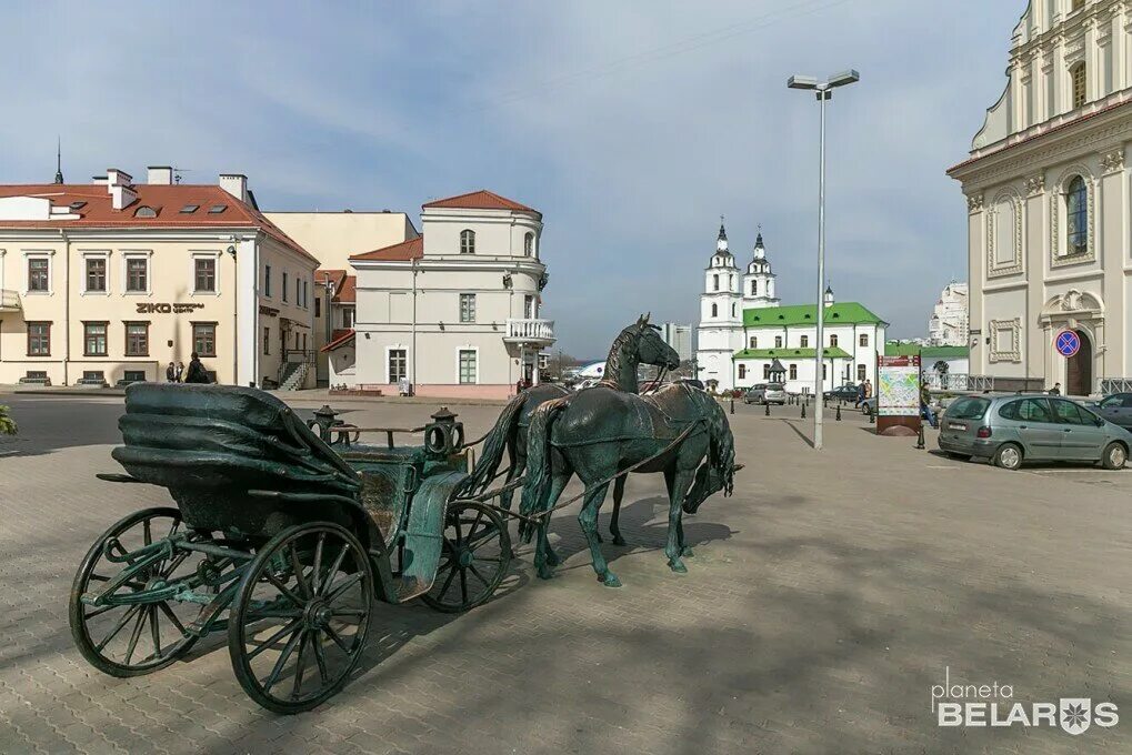 Retrobus minsk площадь свободы 2а минск фото Панорама: Скульптура Коляска губернатора, жанровая скульптура, Минск, площадь Св
