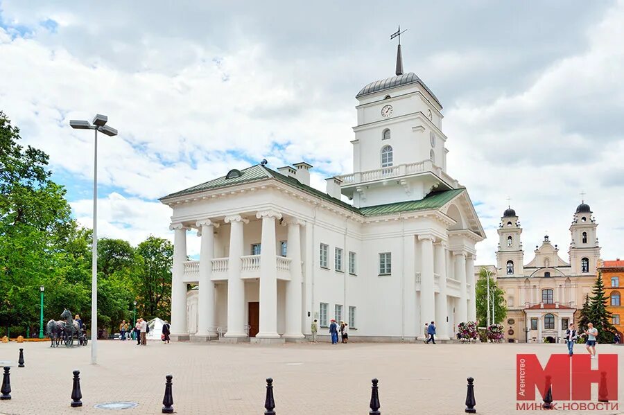 Retrobus minsk площадь свободы 2а минск фото Ратуша стала подарком ко Дню города. Как в Минске восстанавливали площадь Свобод