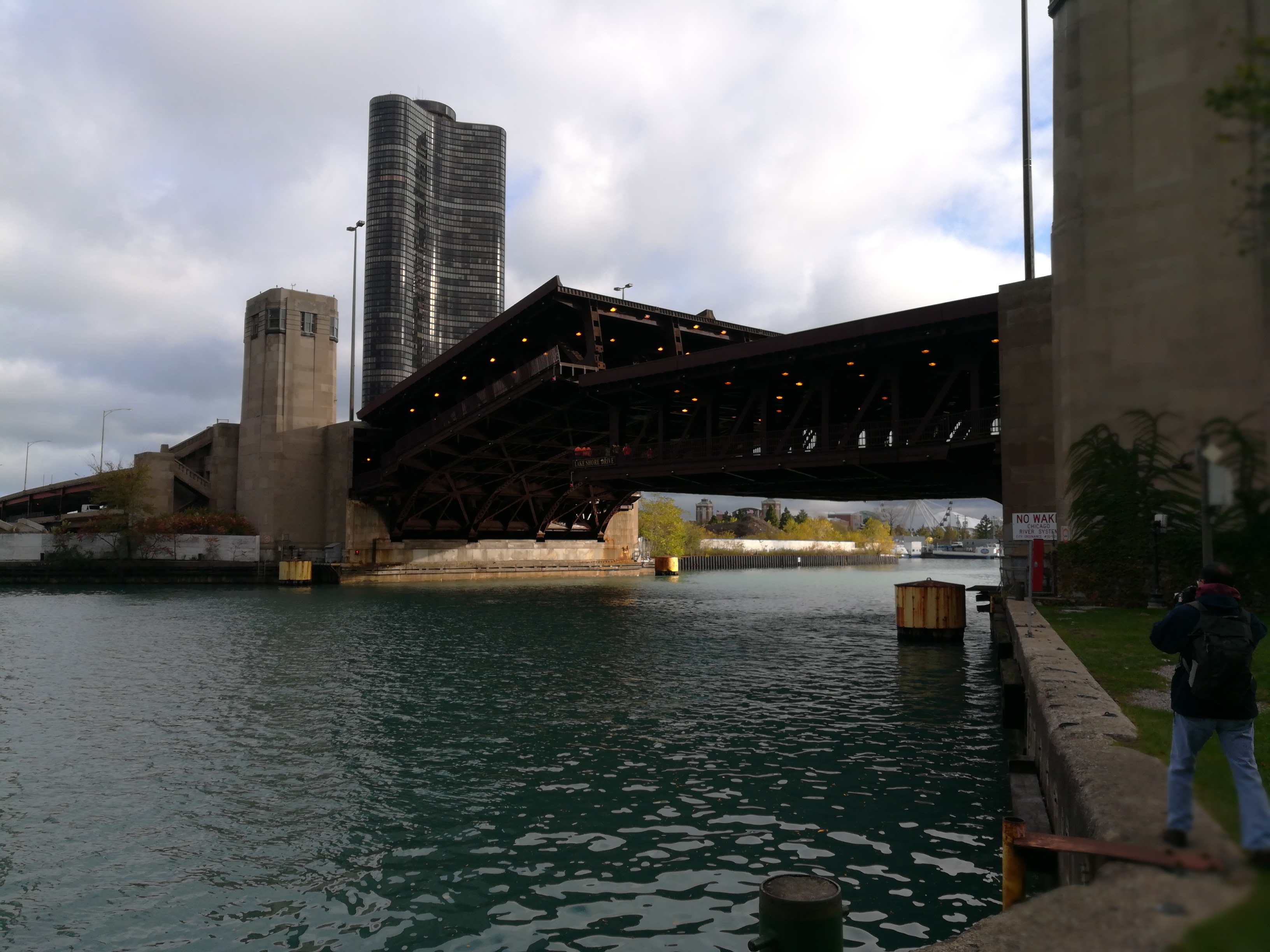 River point октябрьская ул 2 3 фото File:Chicago Chicago river Bridge opening (24148890828).jpg - Wikimedia Commons