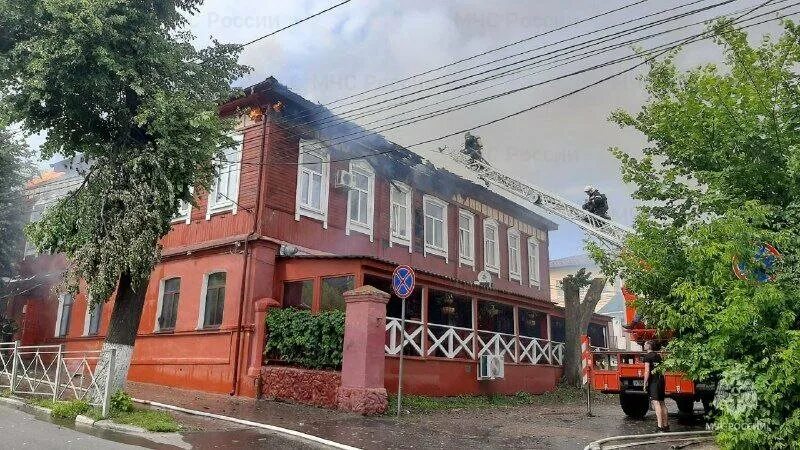 Rollings ул фокина 14 брянск фото В центре Брянска справились с большим пожаром в многострадальном Литературном му
