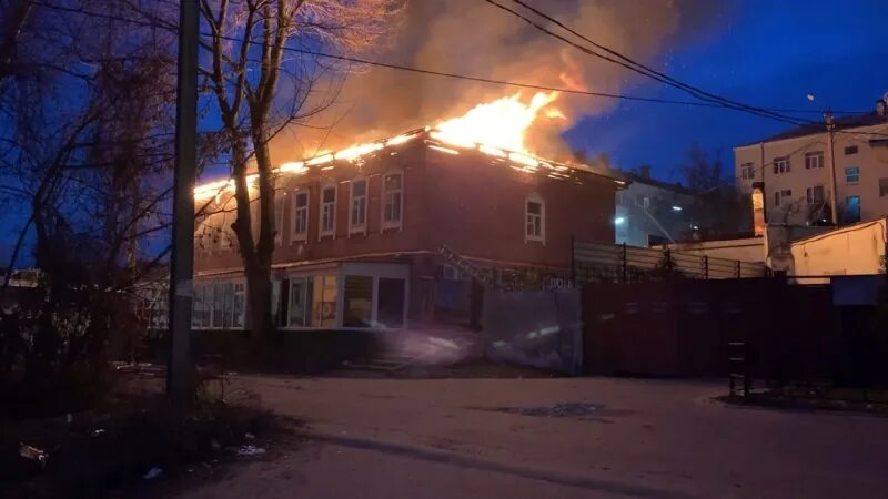 Rollings ул фокина 14 брянск фото In Bryansk, the burning bar "Rolling’s" was filmed on video The fire occurred Th