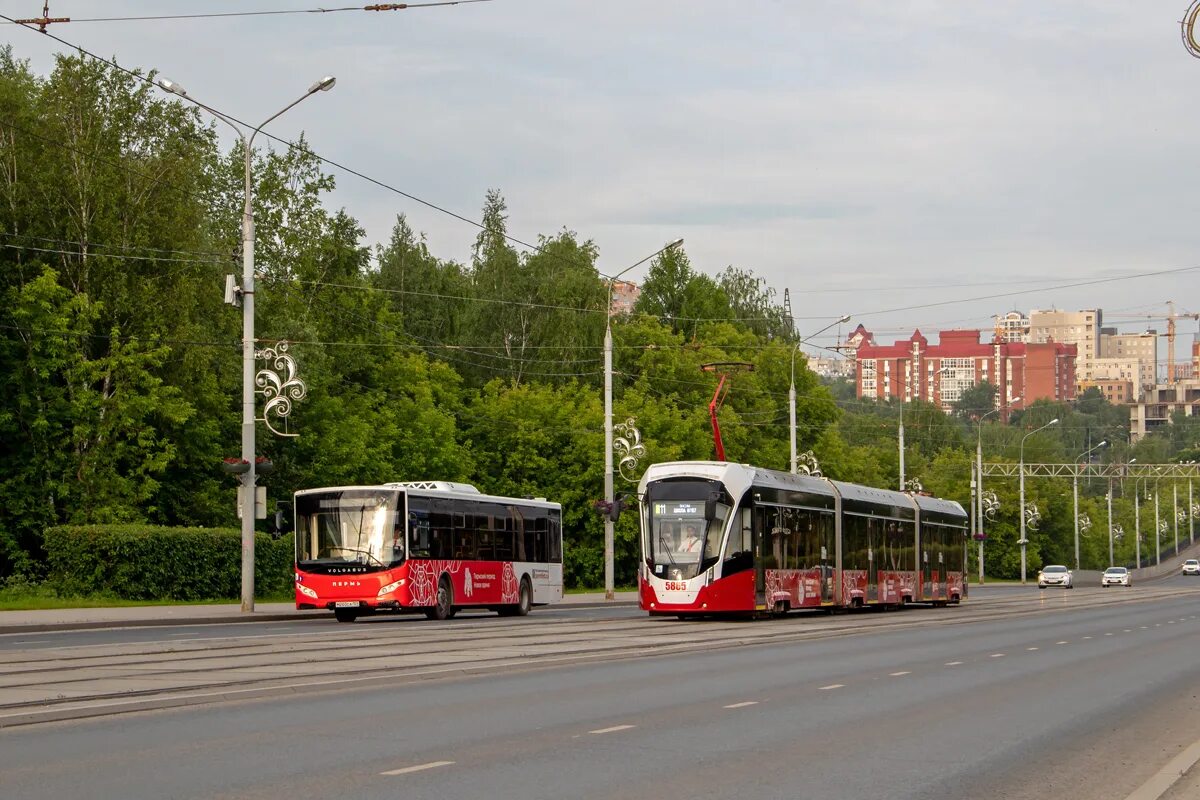 Romantic tram пермь улица ленина фото Perm, 71-934 "Lev" № 5865 - Foto - Linnade elektritransport