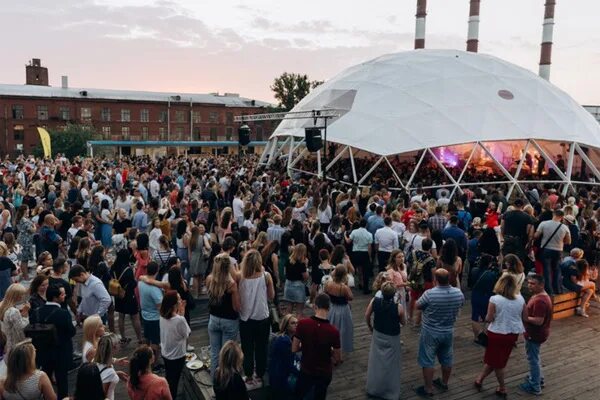 Roof place санкт петербург фото Группа IOWA выступит на крыше в Петербурге: Музыка: Культура: Lenta.ru