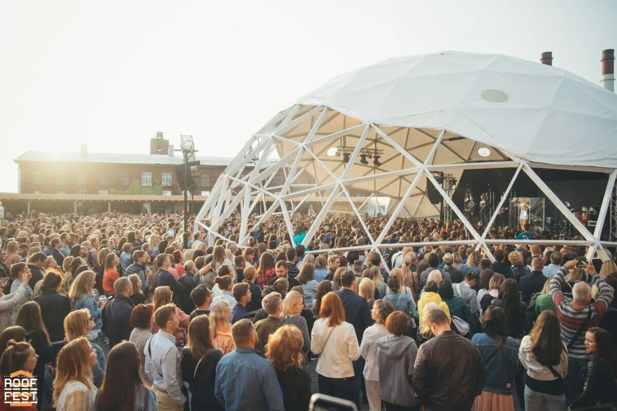 Roof place санкт петербург фото ROOF FEST 2022 анонсирует первую волну артистов летнего сезона концертов на крыш