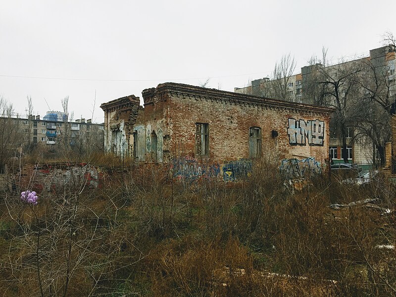 Roof стадионная ул 39 волгоград фото File:Klinskaya Street 39, Volgograd 2019-12-19 back.jpg - Wikimedia Commons