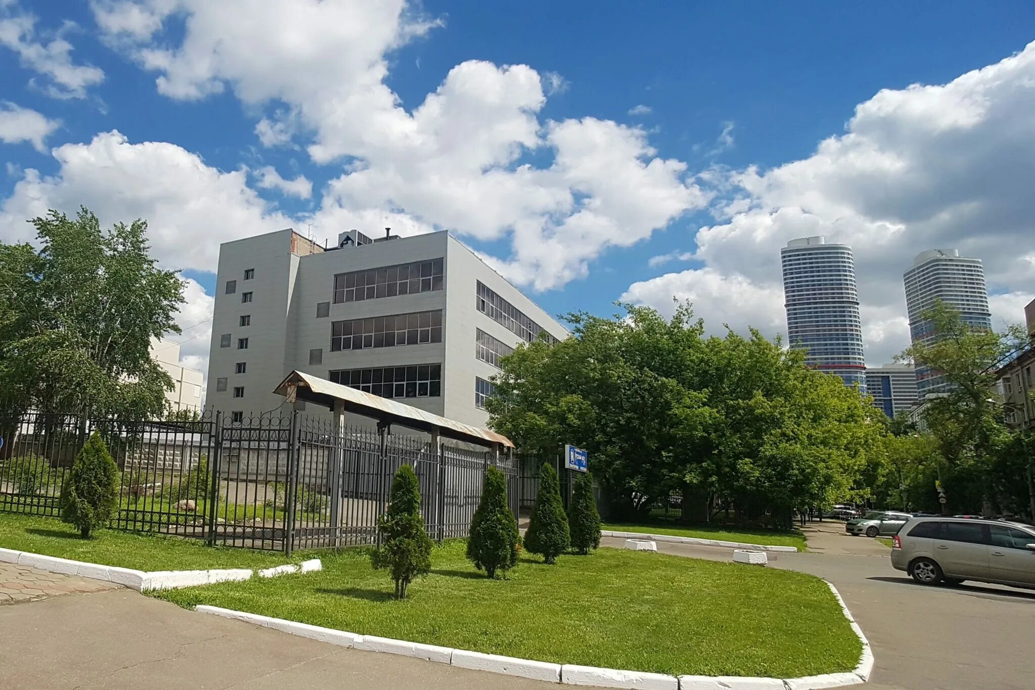 Rooftop ул докукина 8 стр 2 фото ЭКООФИС выставил в аренду террасу 1000 м2 в БЦ "Ультрамарин" OFFICE NEWS