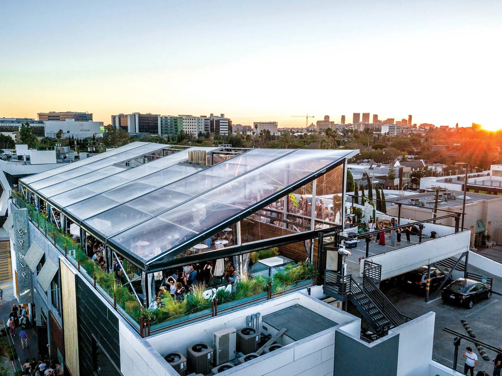 Rooftop ул докукина 8 стр 2 фото An L.A. hotspot is topped off with a rooftop monopitch structure - InTents