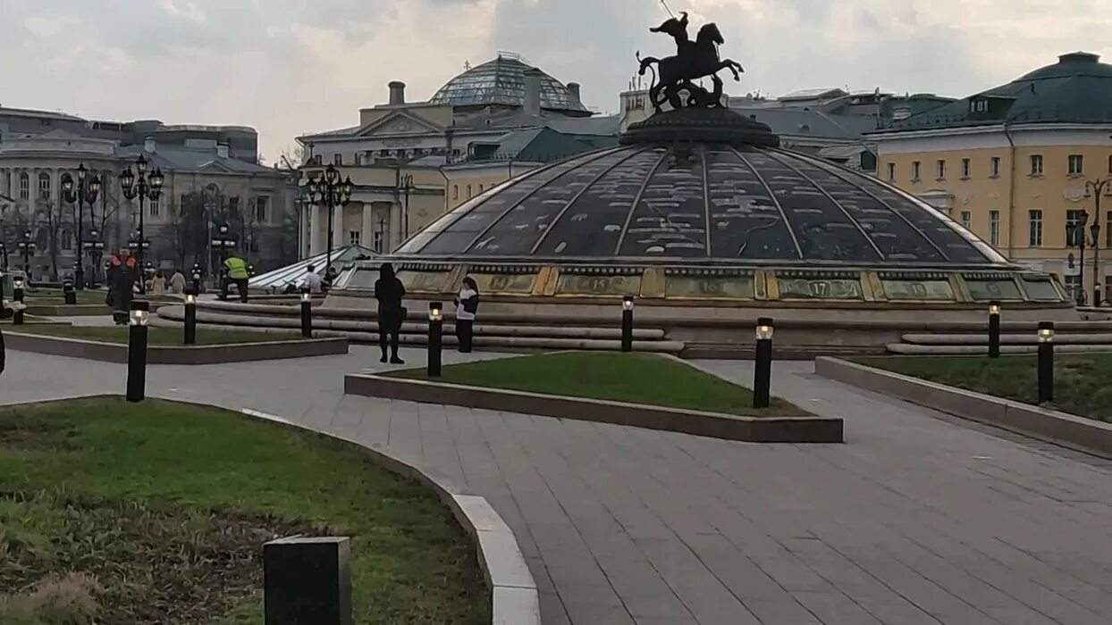 Rostic s москва манежная площадь фото Мобильный Репортер