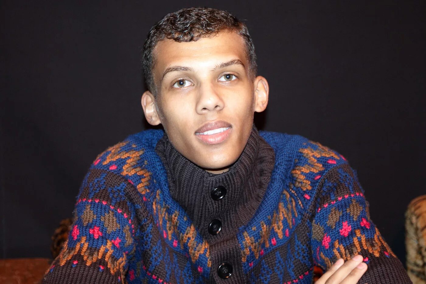 Roy bee французский певец фото STROMAE СЛУШАТЬ: https://my.mail.ru/music/playlists/stromae-8797208598?autoplay=