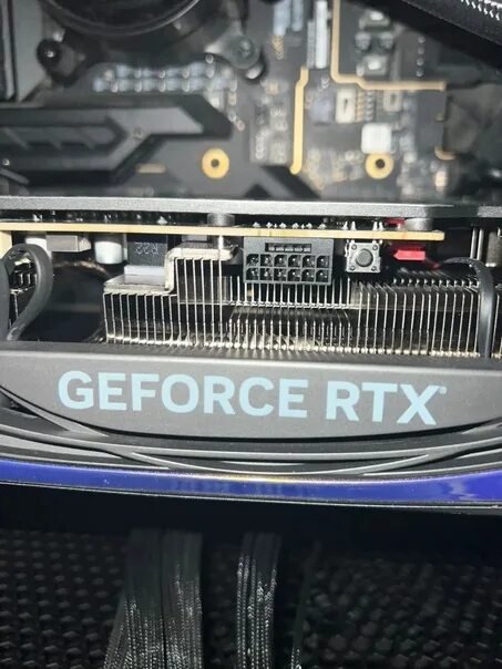 Rtx 4060 какое подключение Полностью подключенный 16-контактный разъем на NVIDIA GeForce RTX 4090 тоже плав