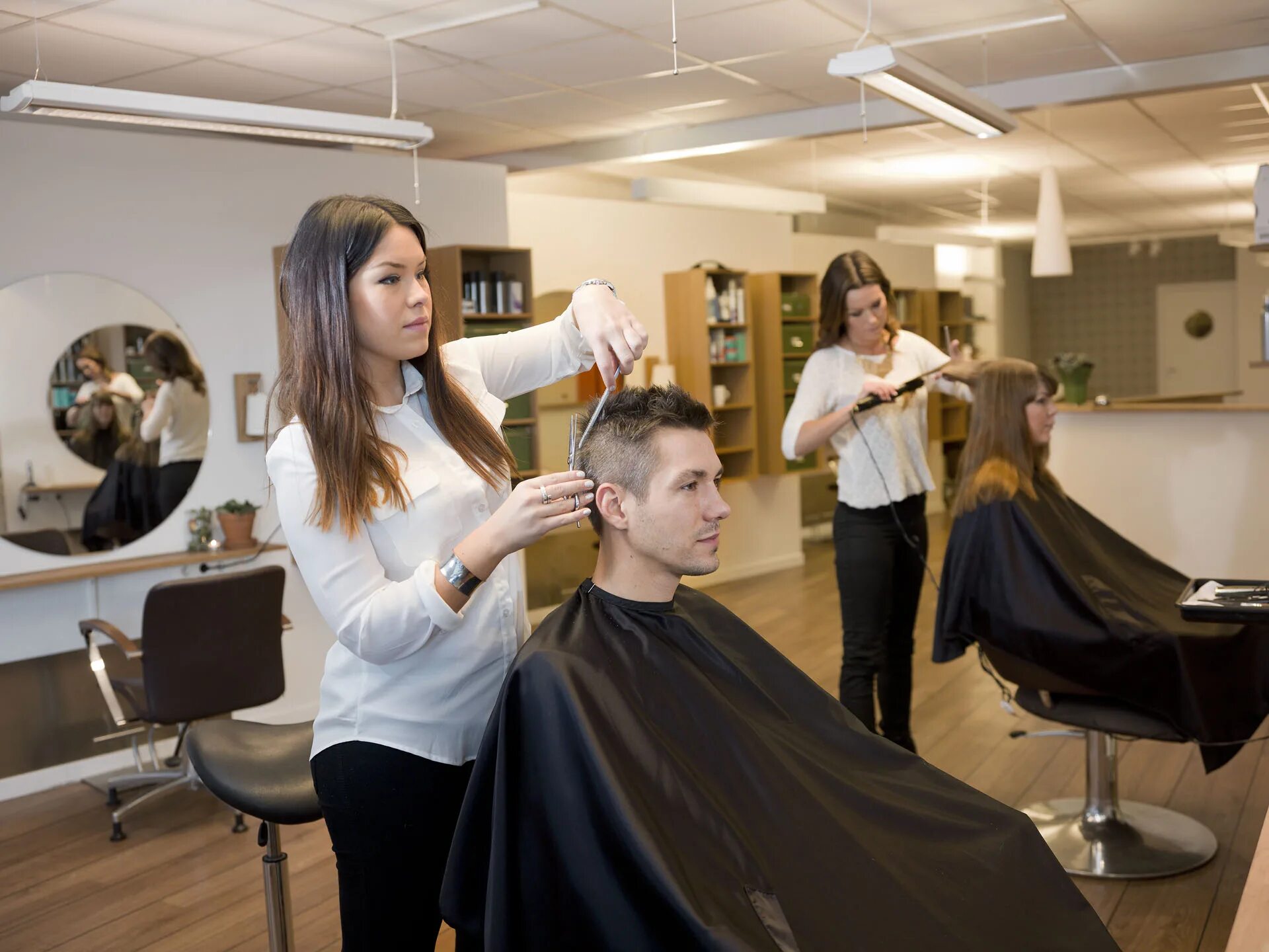 Rudenko hairdresser ул мира 200 фото Купить парикмахерскую в России до 500'000 рублей Подборка готового бизнеса стран