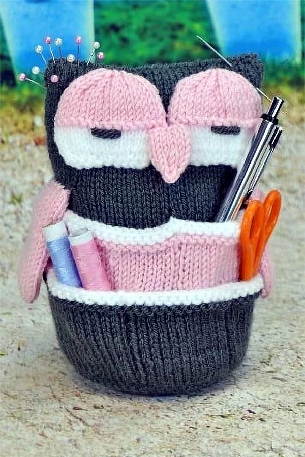 Rutube вяжем органайзер сову со схемой крючком Knitting pattern for Handy Owl Organizer - This cute softie has 10 pockets for c