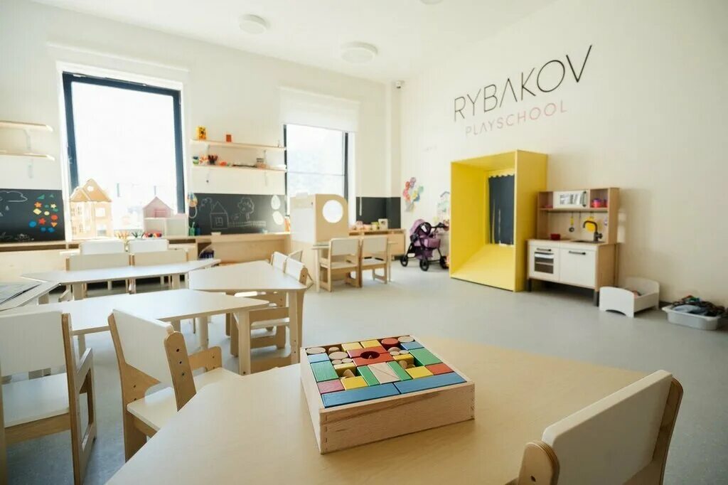 Rybakov playschool комсомольская ул 15 фото Больше не работает: Playschool Point, центр развития ребёнка, Москва, улица Стол