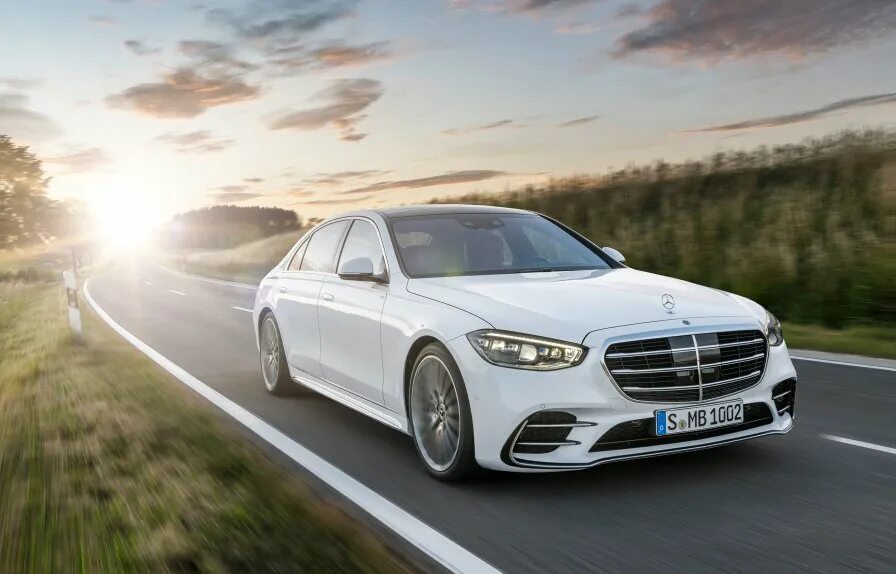 S класс фото Mercedes Straddles Old and New With Electric S-Class Reboot - Bloomberg