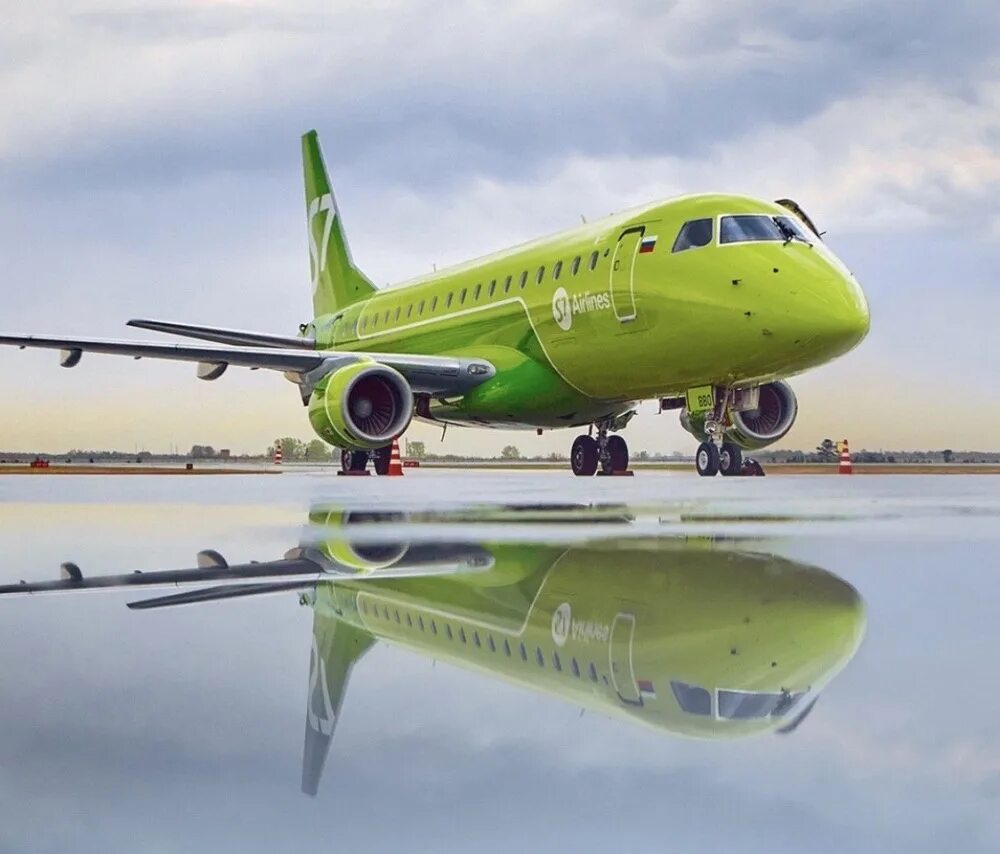 S7 airlines авиакомпания фото самолета #S7 #Россия "Зеленочка" все ещё на стоянке. 2023 Flight World ВКонтакте