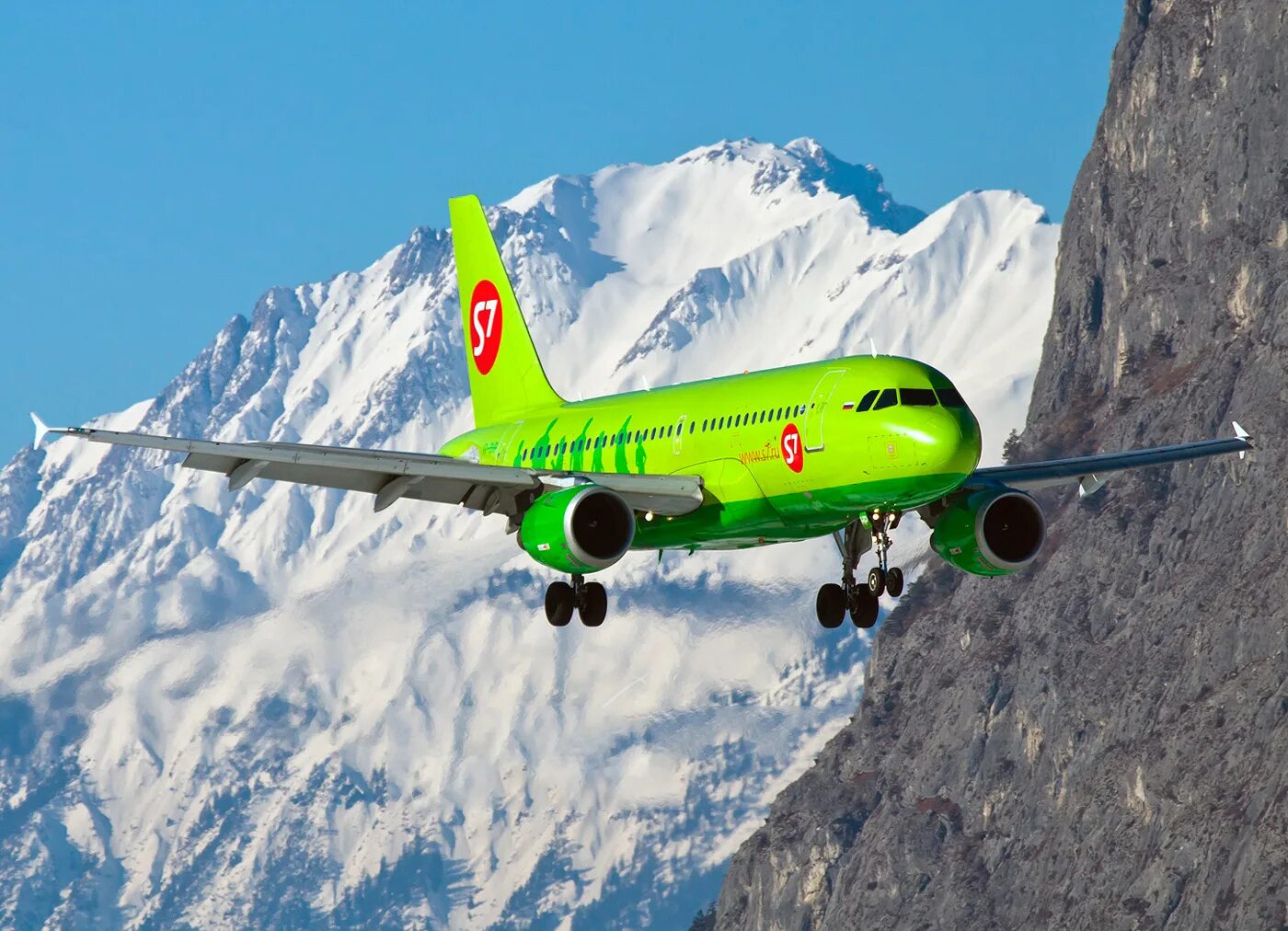 S7 airlines авиакомпания фото самолета Авиакомпания S7 запустила рейсы из Иркутска на Камчатку по средам