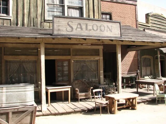 Saloon набережная ул 52 фото Барная стойка придумана на Диком Западе. Первые барные стойки делались для того,