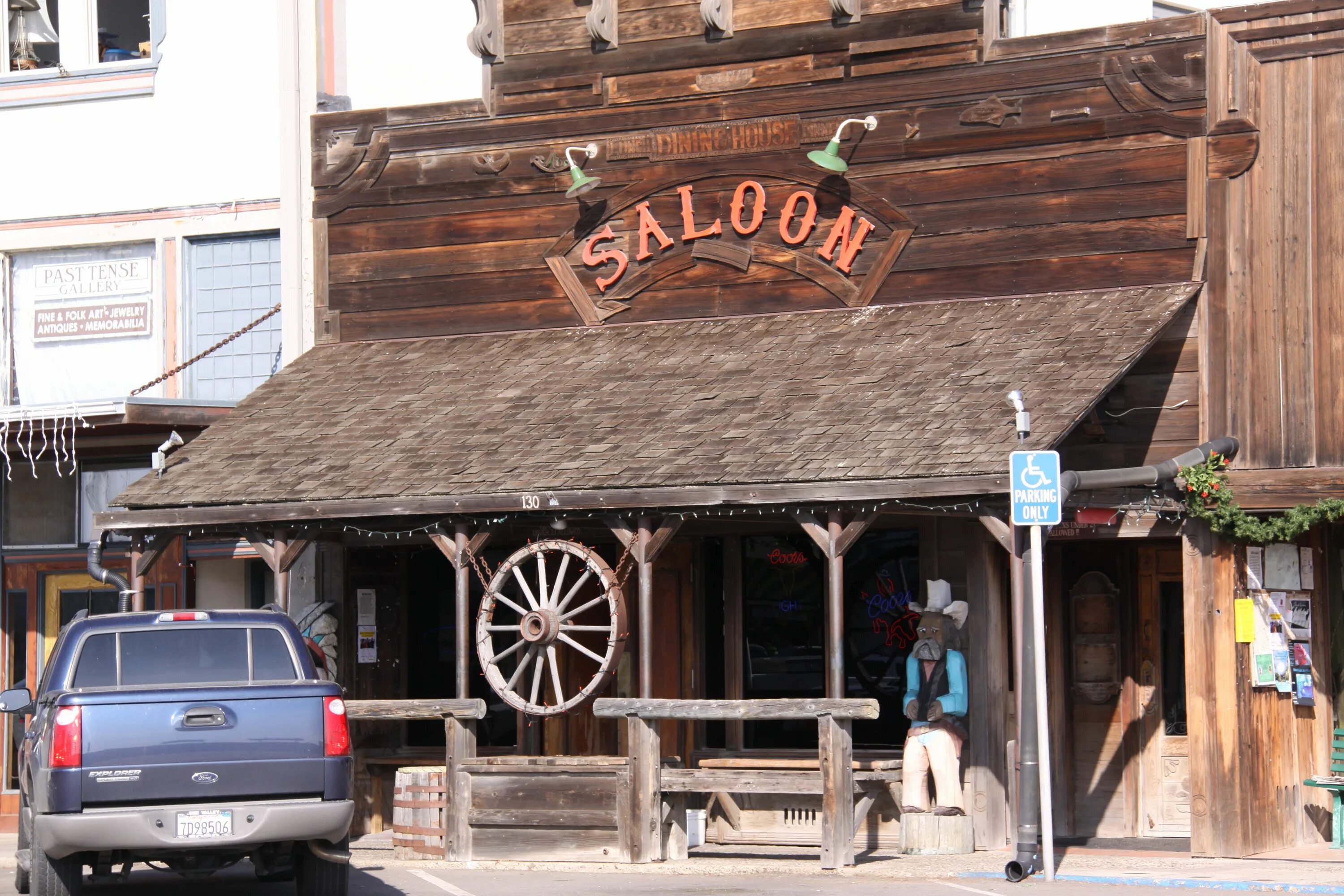 Saloon набережная ул 52 фото saloon inspiration Western saloon, Saloon, House in the woods