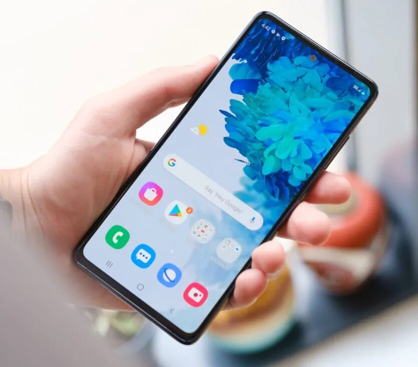 Samsung s 20 фото Samsung выпустил новую версию флагманского смартфона Galaxy S20 FE с 256 Гб встр