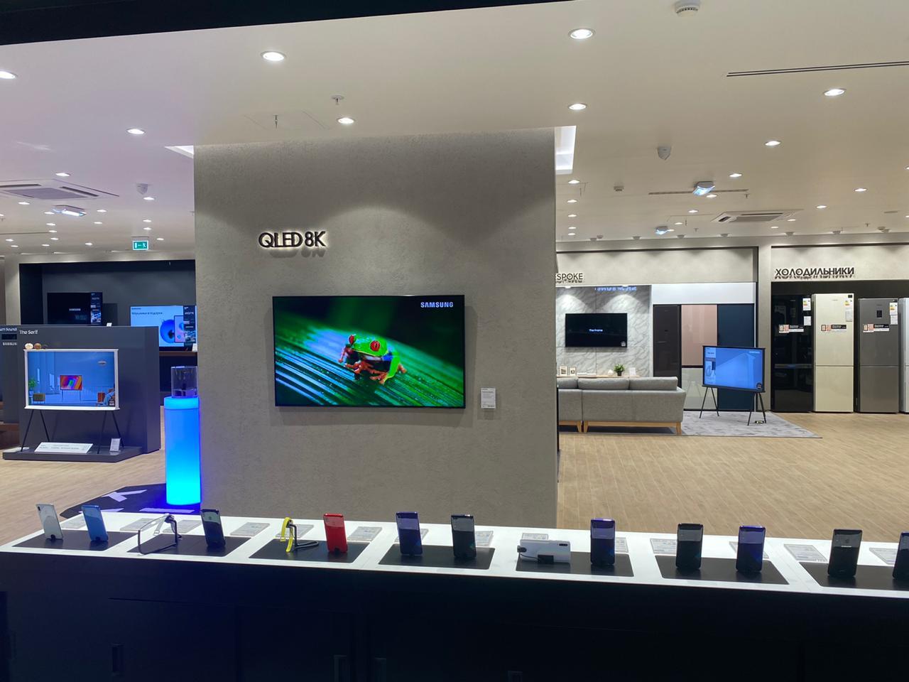 Samsung сервисный центр тверская ул 22 фото Новые стены в магазине Samsung, Москва на Тверской, 22