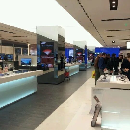 Samsung тверская ул 22 фото Photos at Samsung - Electronics Store in Тверской