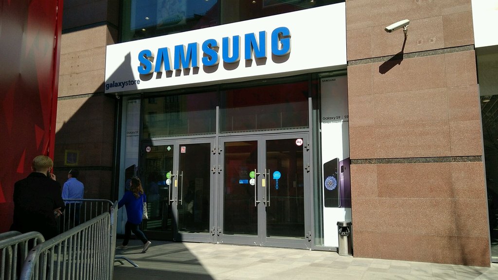 Samsung ул максима горького 152 фото Panorama: Firmenniy magazin Samsung, electronics store, Москва, Тверская улица, 