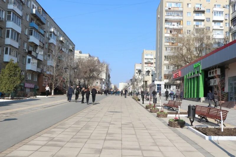 Sanleo волжская ул 17 фото Главе Саратова показали новые плетеные клумбы на Волжской