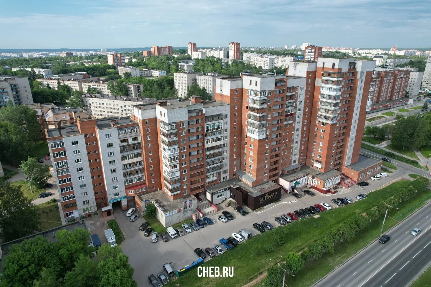 Sarafan ул максима горького 13 фото Вид на Максима Горького 13/22 - июнь 2021 года