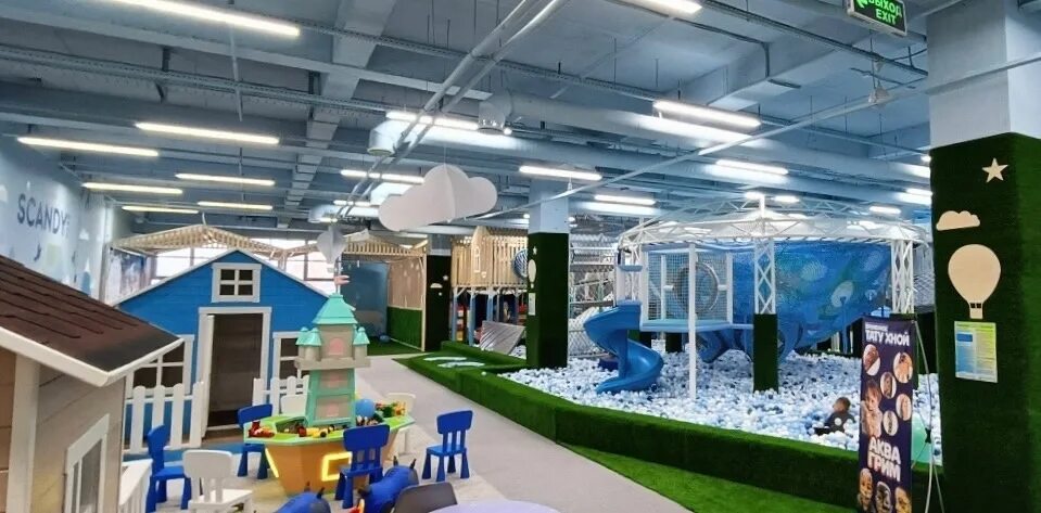 Scandy park просп кирова 147 фото Ulan-Udenka abandoned two young children in the shopping center The woman left t