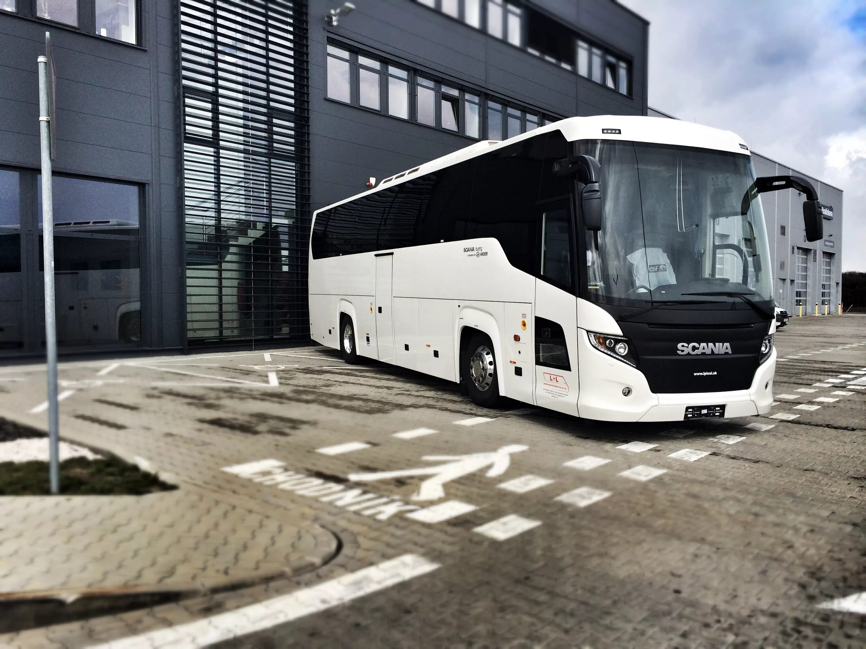 Scania автобус фото L + L Autobusová doprava Senec
