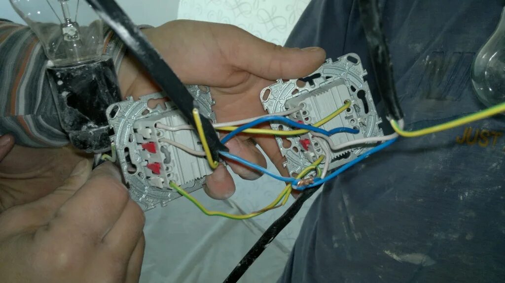 Schneider двойной выключатель подключение Как подключить двойной проходной выключатель шнайдер