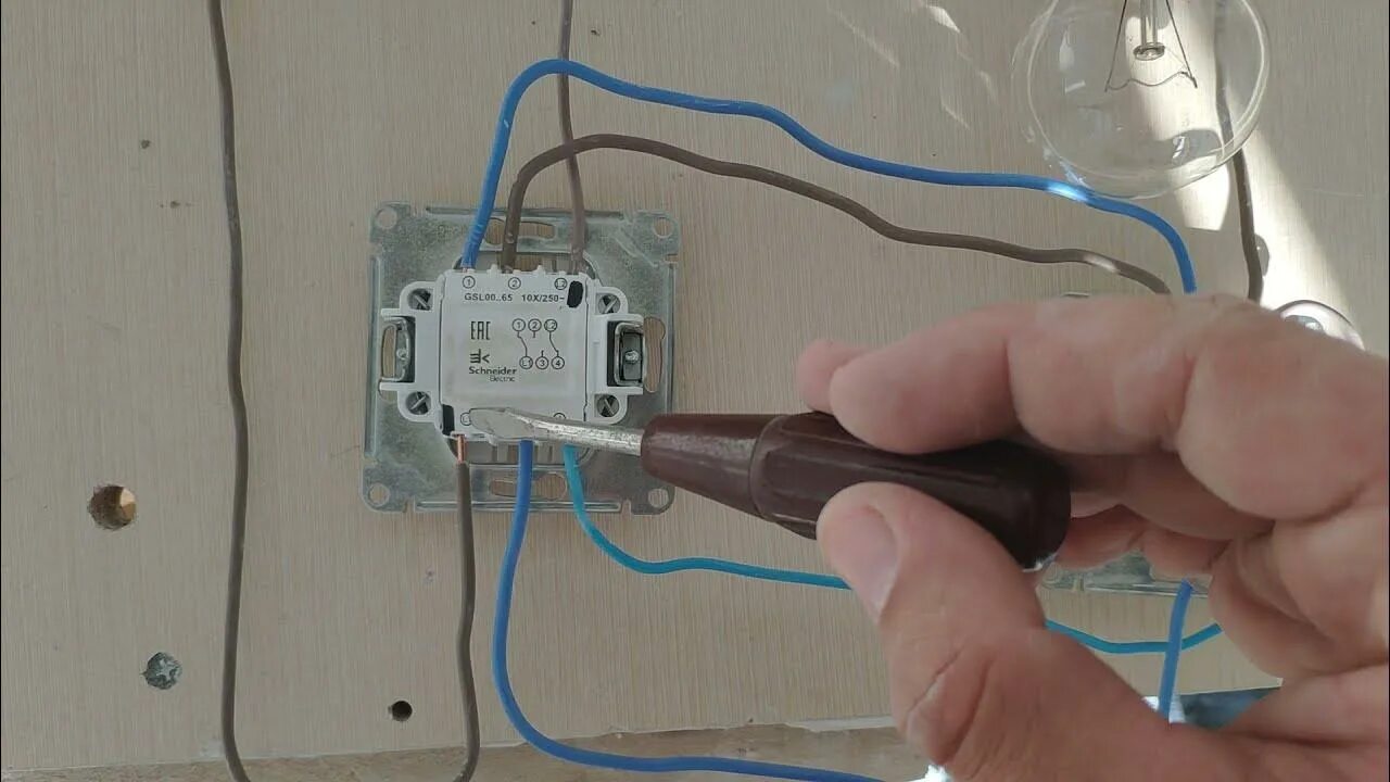 Schneider electric двойной выключатель схема подключения Двухклавишный переключатель шнайдер HeatProf.ru