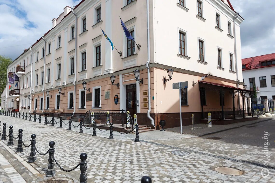 Sfb minsk революционная ул 17 минск фото Ужасно или круто? Эксперт по полочкам раскладывает реконструкцию улиц Комсомольс