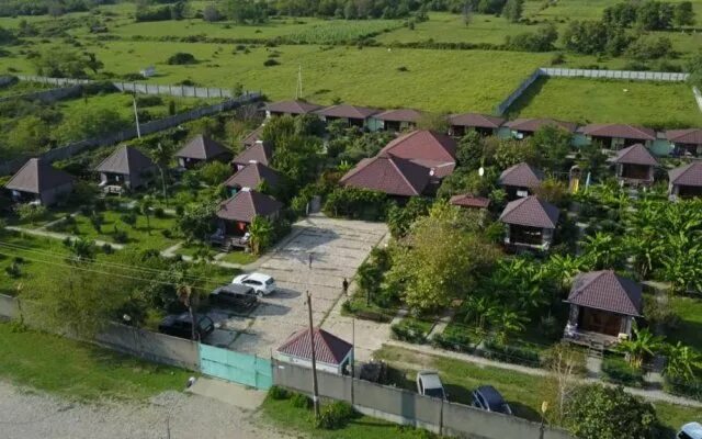 Shato bambora сухумское шоссе фото Коттеджи Бамбора 2* в Бамборе 10 отзывов об отеле, цены и фото номеров - заброни
