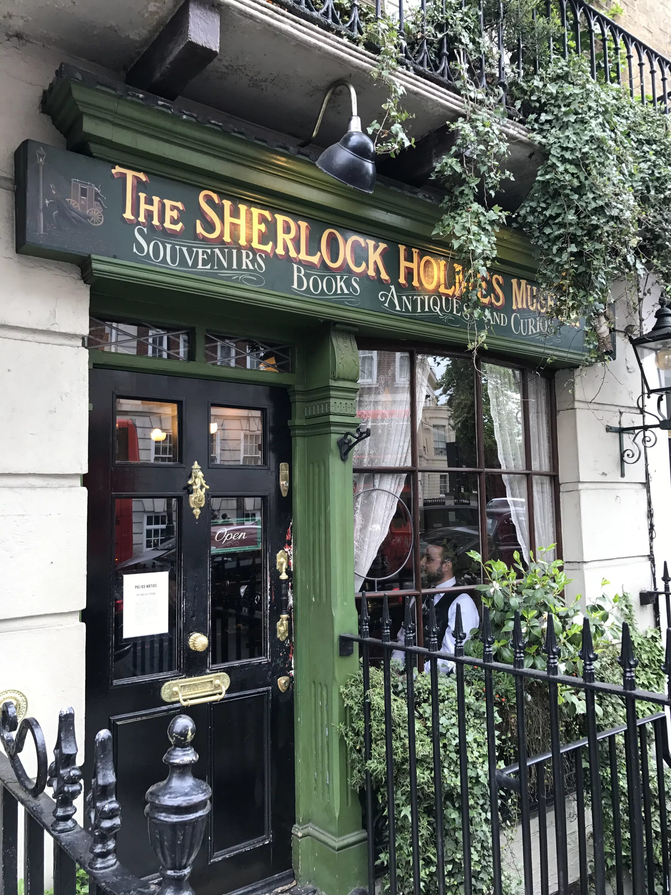 Sherlock ул 8 марта 32 фото Sherlock Holmes Museum Gift Shop / The Complete Illustrated Novels and Thirty-Se