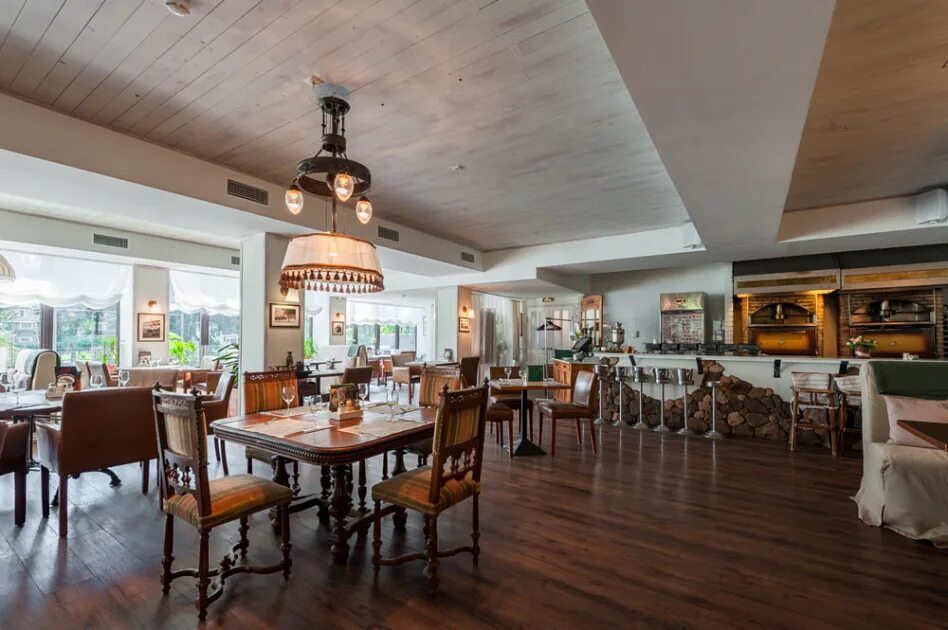 Stroganoff bar grill приморское ш 418 фото Ресторан Строганов Бар и Гриль. Санкт-Петербург, п. Репино, Приморское шоссе, д.