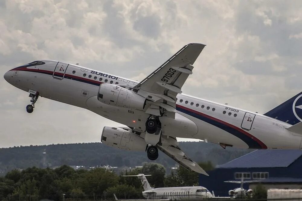 Sukhoi superjet 100 фото самолета In Russia, explained why they will not create a "Superjet" on 75 seats