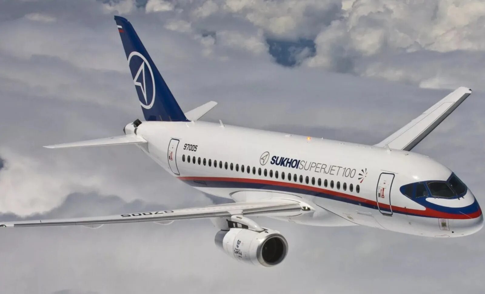 Sukhoi superjet 100 фото самолета Нечистоты из бака Superjet пролились над протестующими в Беларуси