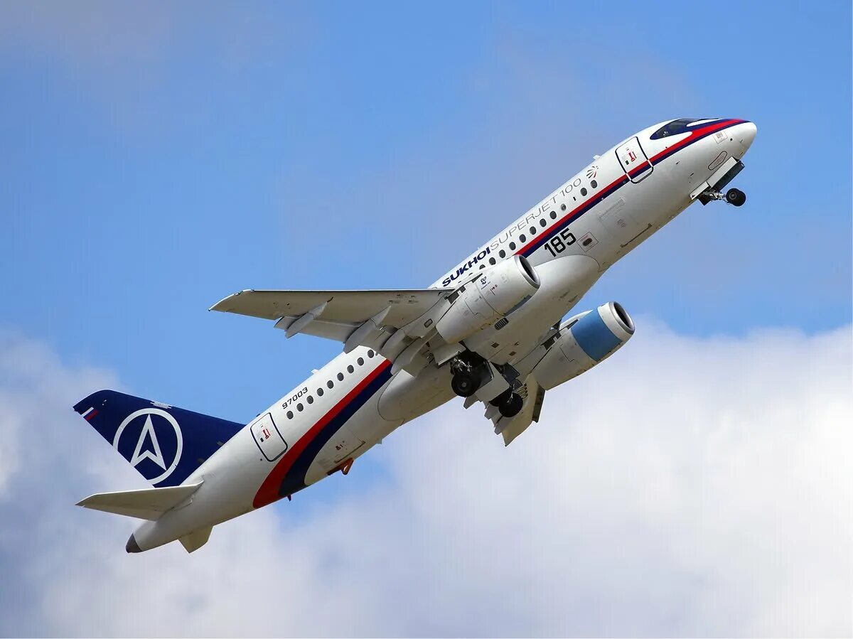 Sukhoi superjet 100 фото самолета О самолете СуперДжет - 100 Звезда Хобби Дзен