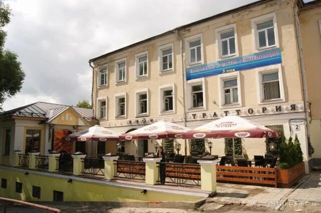 T2 октябрьская ул 3 фото В центре Владимира у здания кафе "Траттория" ветром сорвало крышу АиФ Владимир
